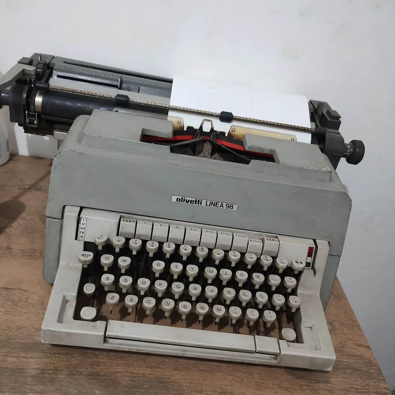 Máquina de escrever Olivetti Linea 98