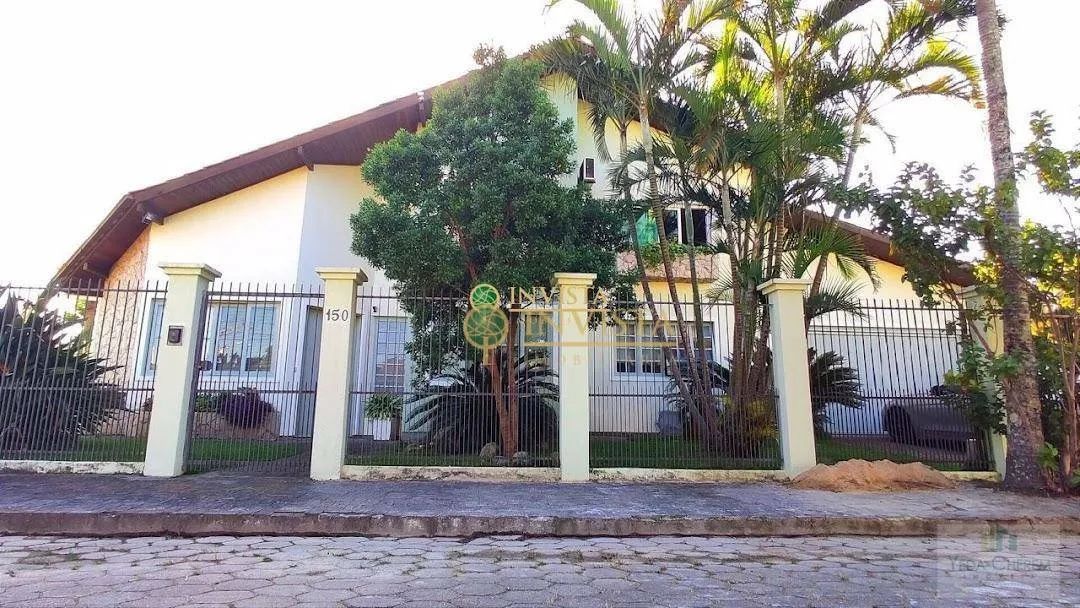 À venda no bairro Carianos! 267m² construídos, piscina privativa, churrasqueira, hidromass - Foto 2