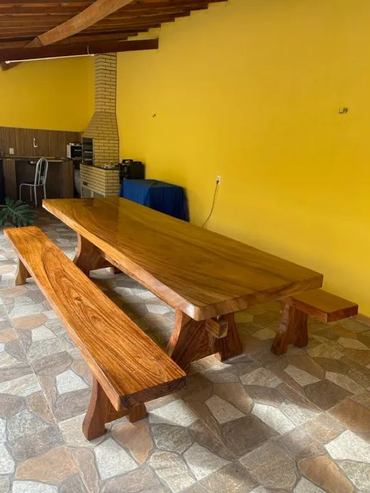Mesa de Jantar de Madeira Maciça