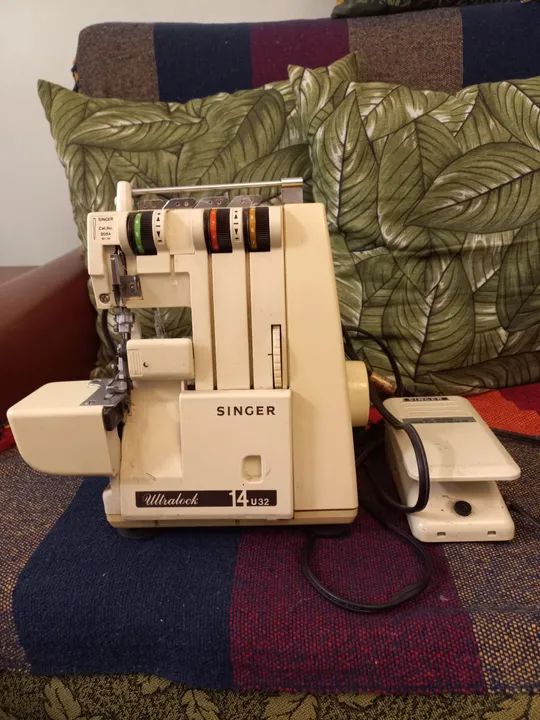Máquina de Costura Singer Overlock 2054 - Foto 2