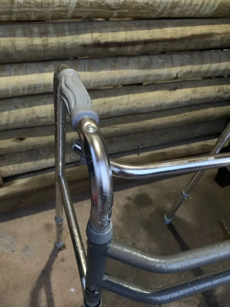 Andador de alumínio novo  - Foto 4