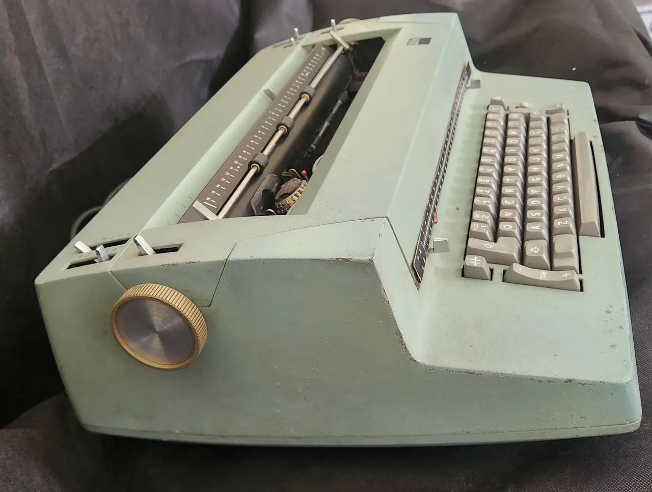 Máquina de escrever Elétrica IBM - Funcionando - Foto 4