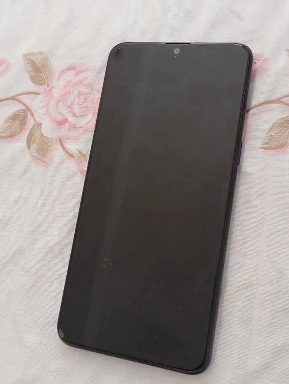 Celular super conservado