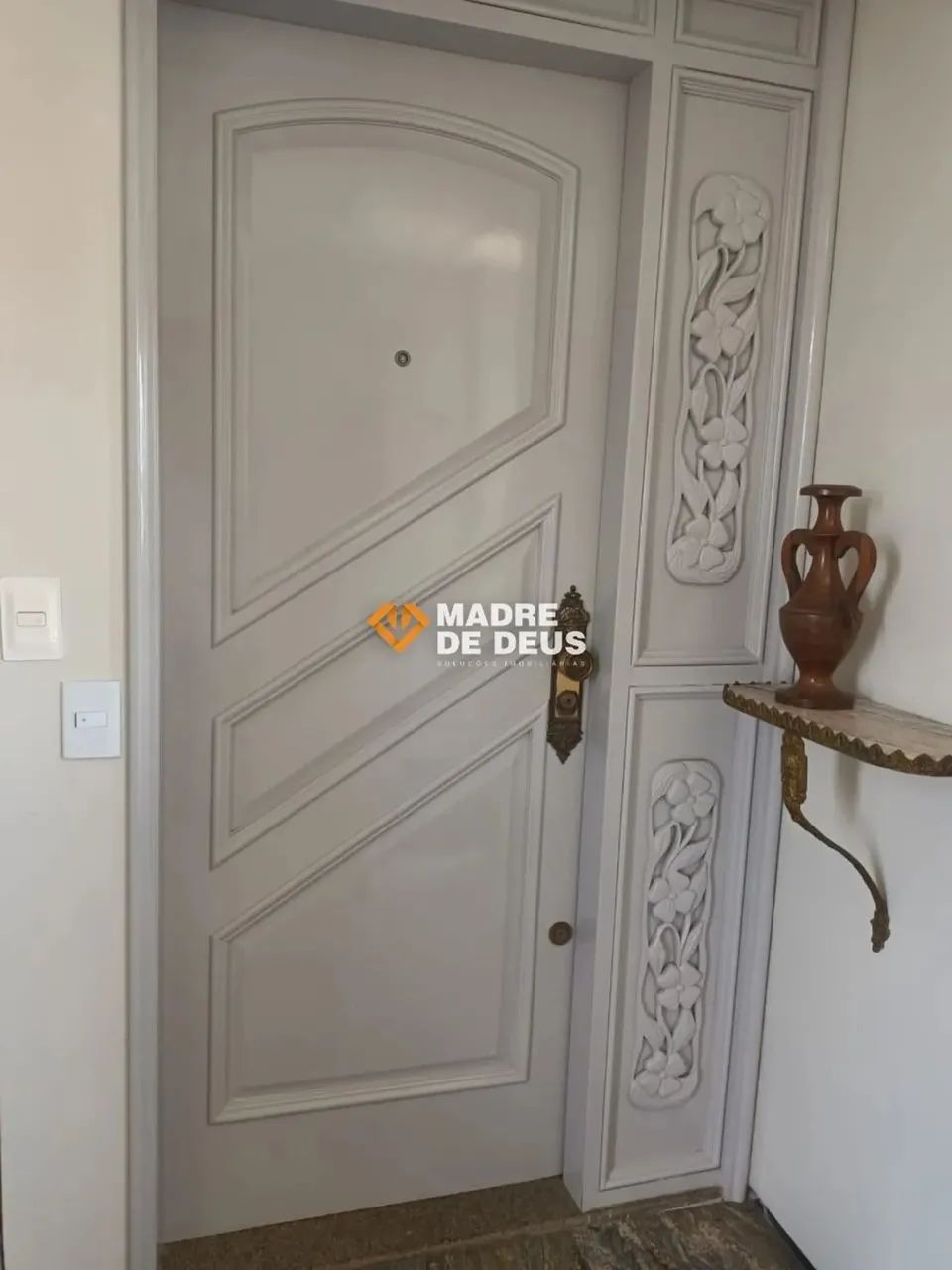 Excelente apartamento com 145 m2, todo reformado, proximo a Beira Mar - Foto 2