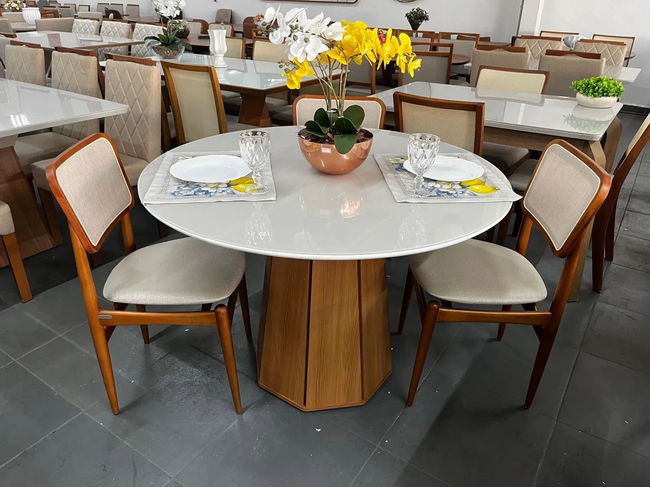 Conjunto Mesa de Jantar Redonda com 4 Cadeiras - Foto 2