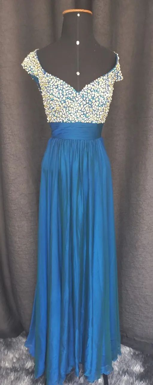 Vestido de Festa Azul com Detalhes