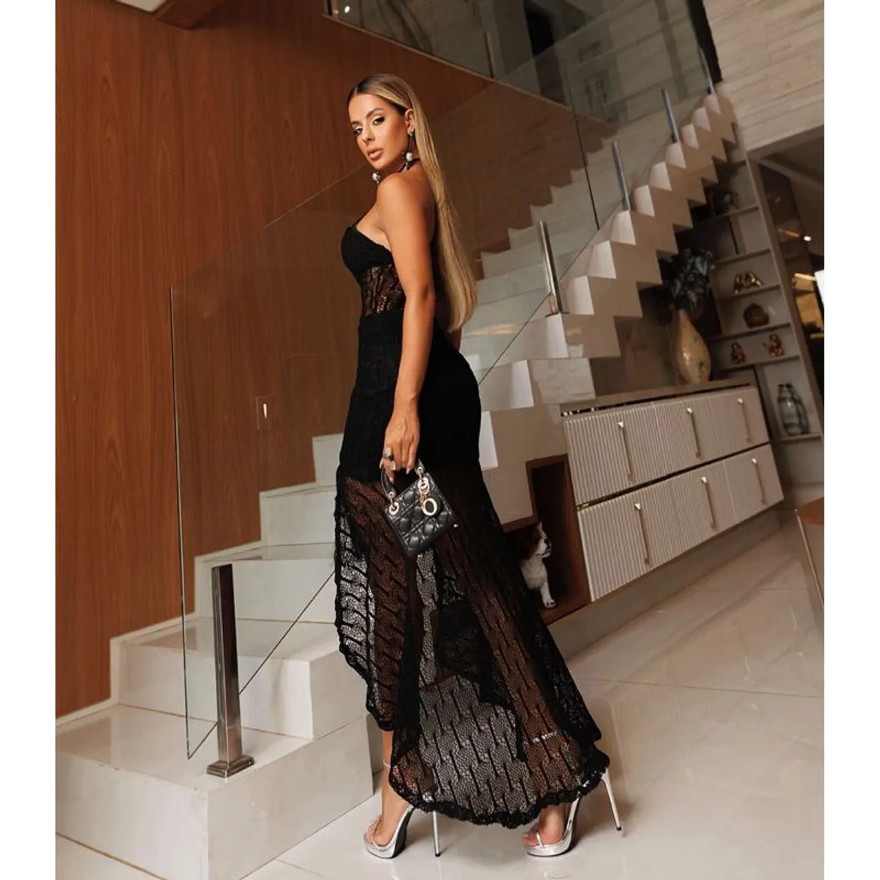 Vestido Longo de Renda Preto Elegante