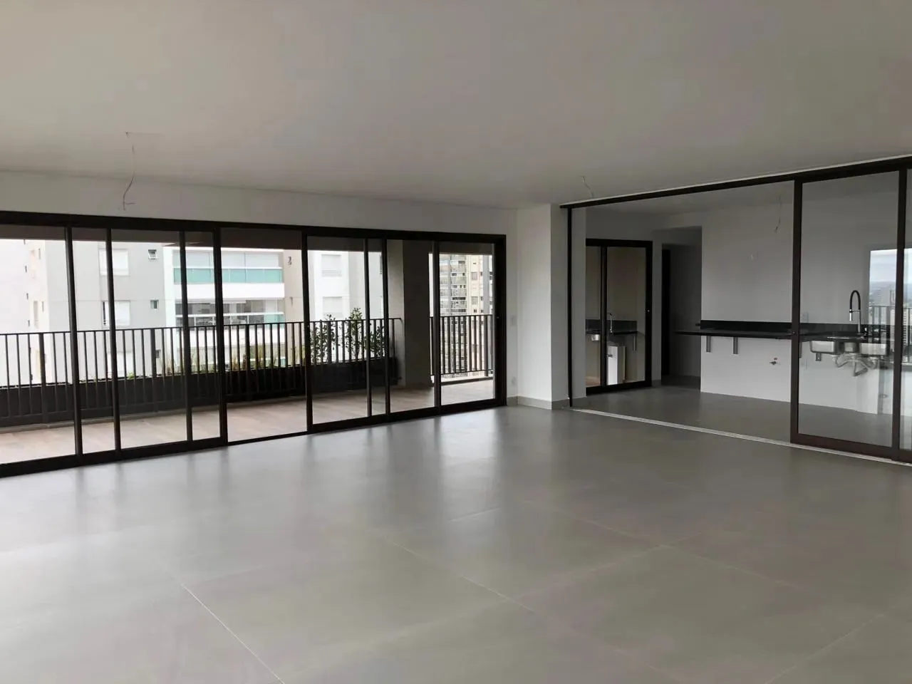 Imóvel para venda possui 245 metros quadrados com 4 quartos em Setor Bueno - Goiânia - GO