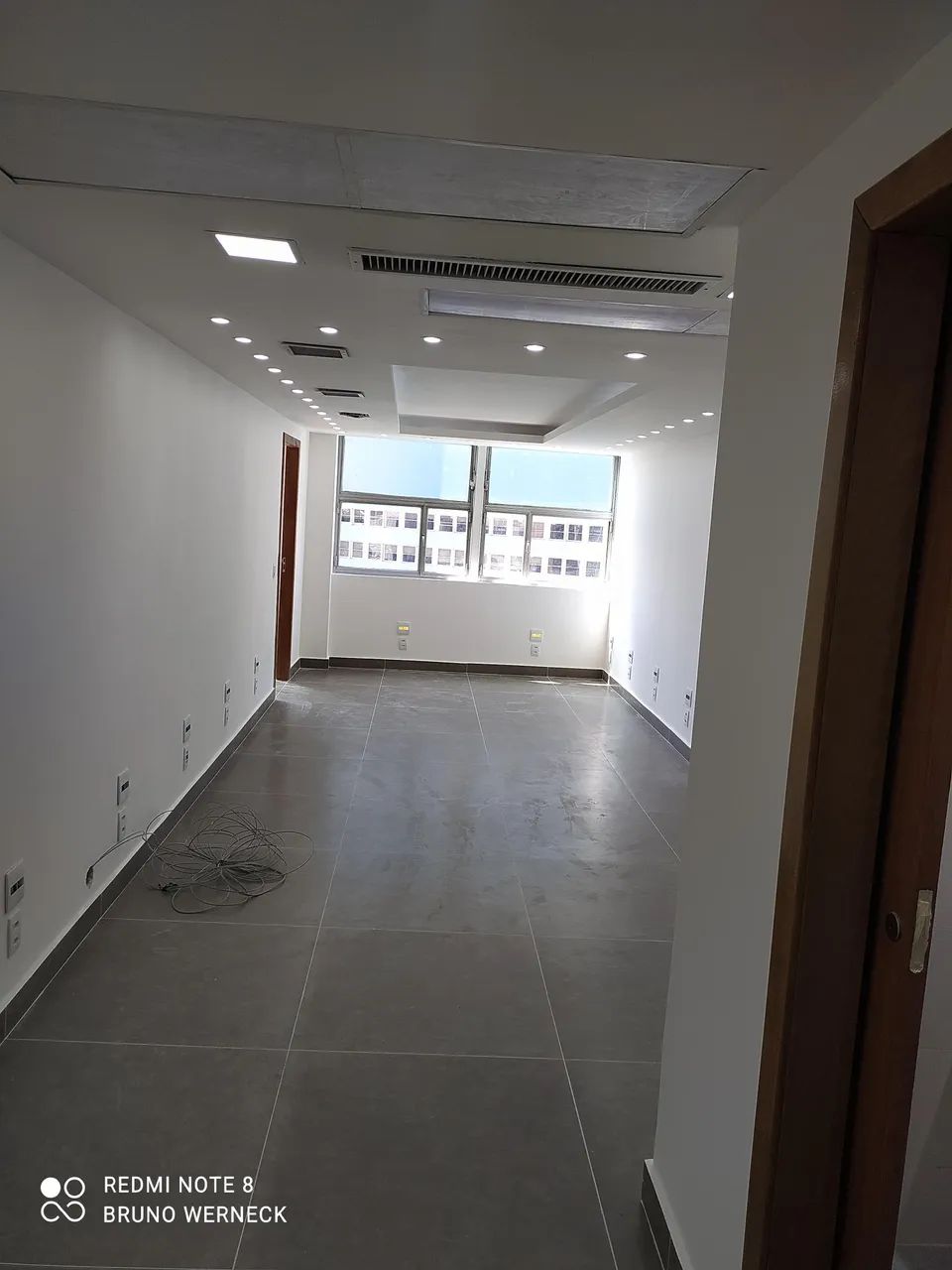 Linda Sala Comercial de 45m2 Para Locação - Completamente Reformada