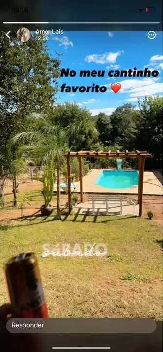 Sítio com piscina e área verde em um cantinho especial