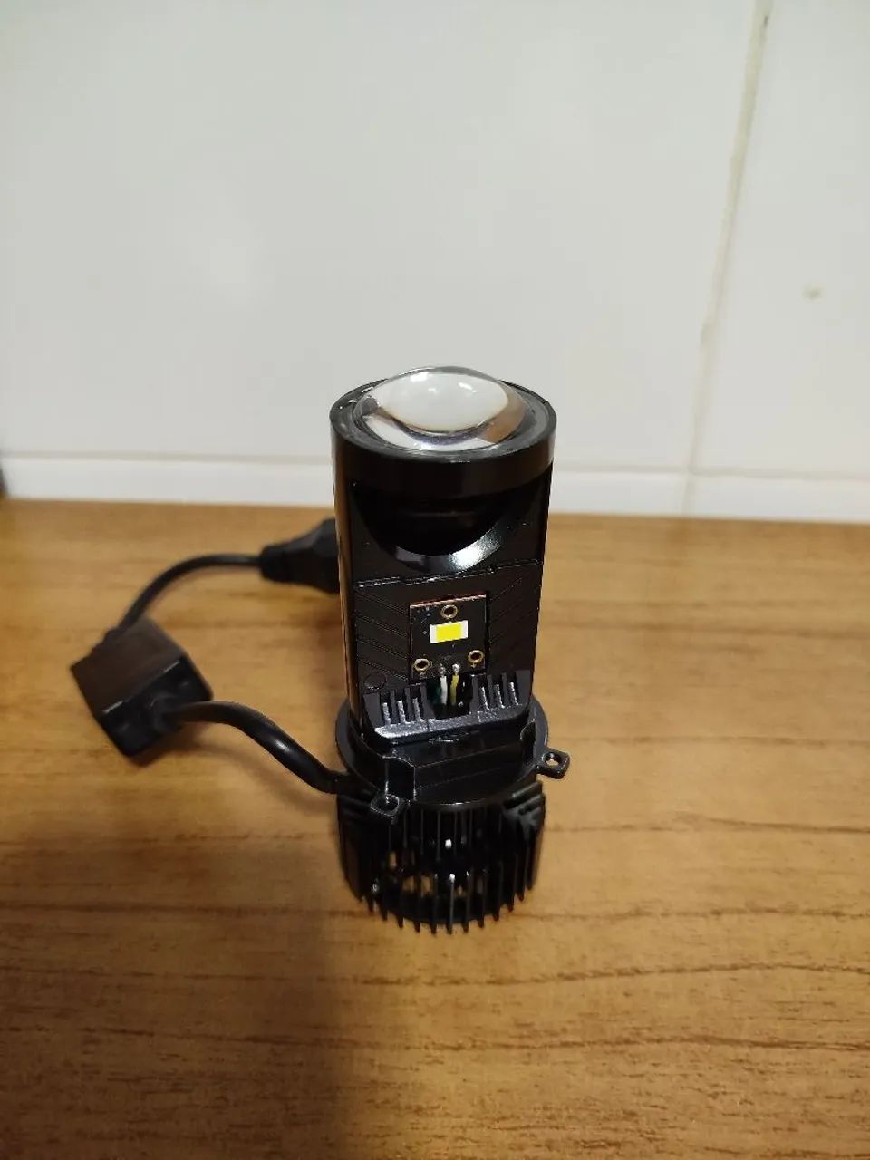 Lâmpada de farol projetor h4 em led 
