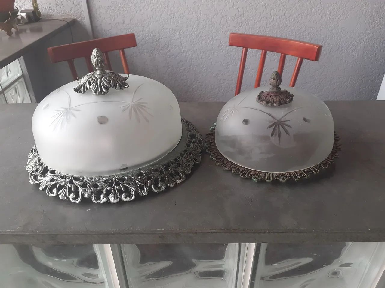 Conjunto de dois lustres antigos
