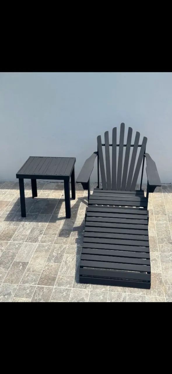 Cadeira pavão com apoio de pé preta  - Foto 2