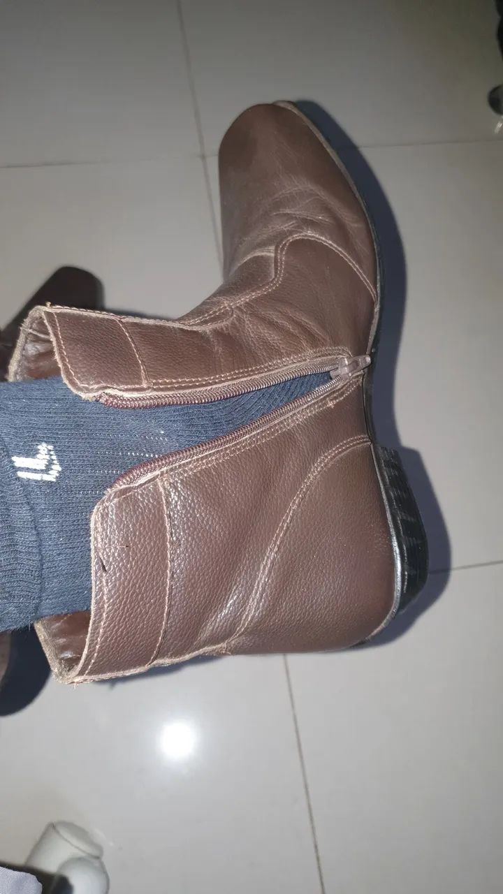 Botas em couro marrom 44 - Foto 2