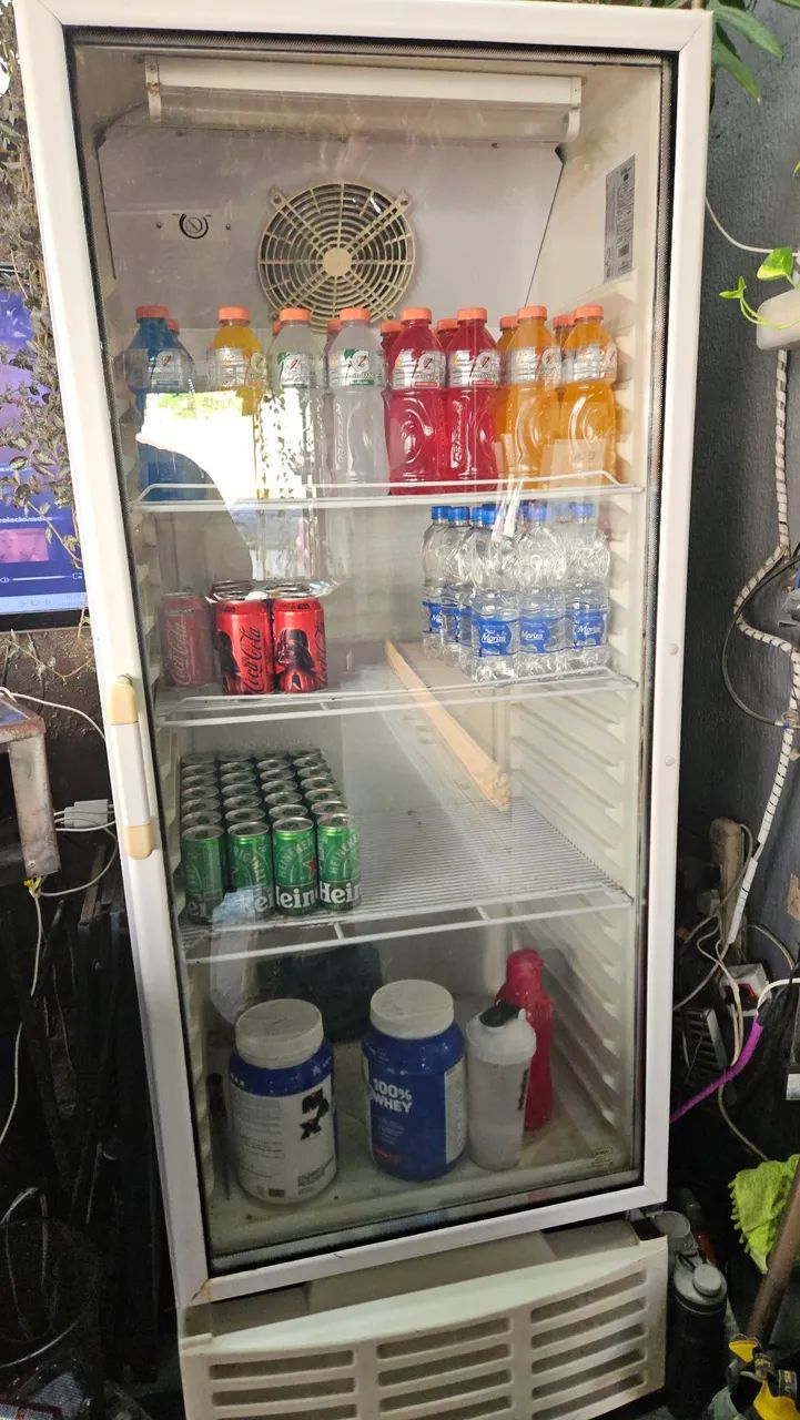 Refrigerador  porta de vidro, Carier, 414 litros , muito bem conservado !