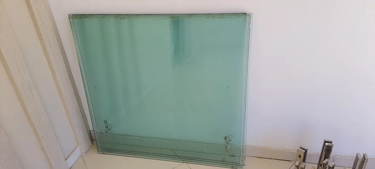 Vidro temperado 10mm - 1,00x1,05m - Ideal para divisórias!