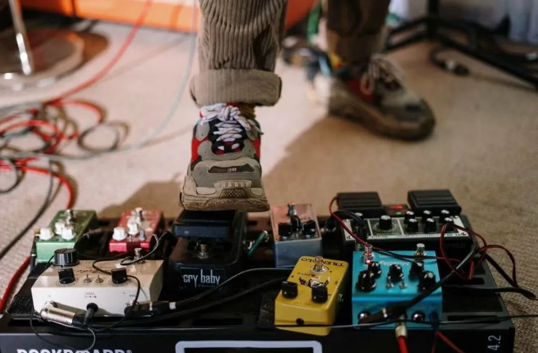 Pedais de para guitarra (imagem ilustrativa - leia a descrição)