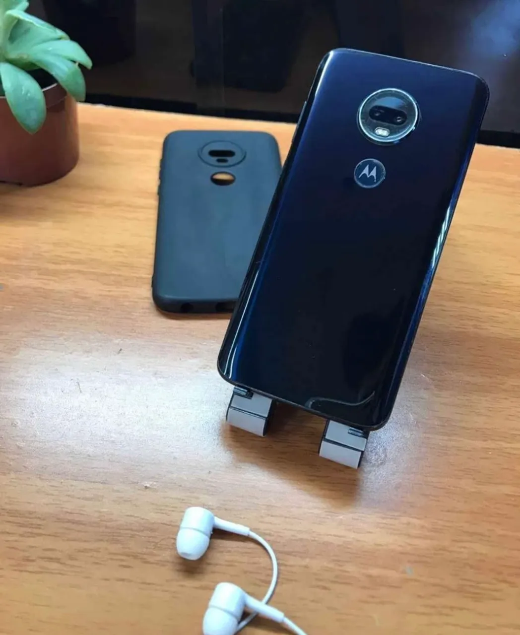 Vendo ou troco lindo moto g7 plus novo sem detalhes biometria ok