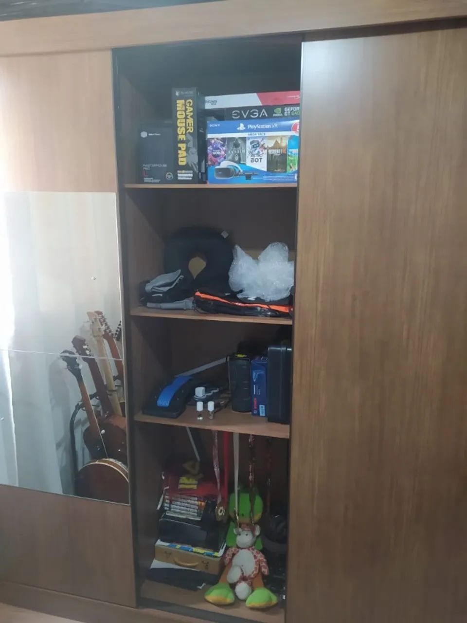 Guarda roupas de casal com 3 portas de correr e espelho central - Foto 4