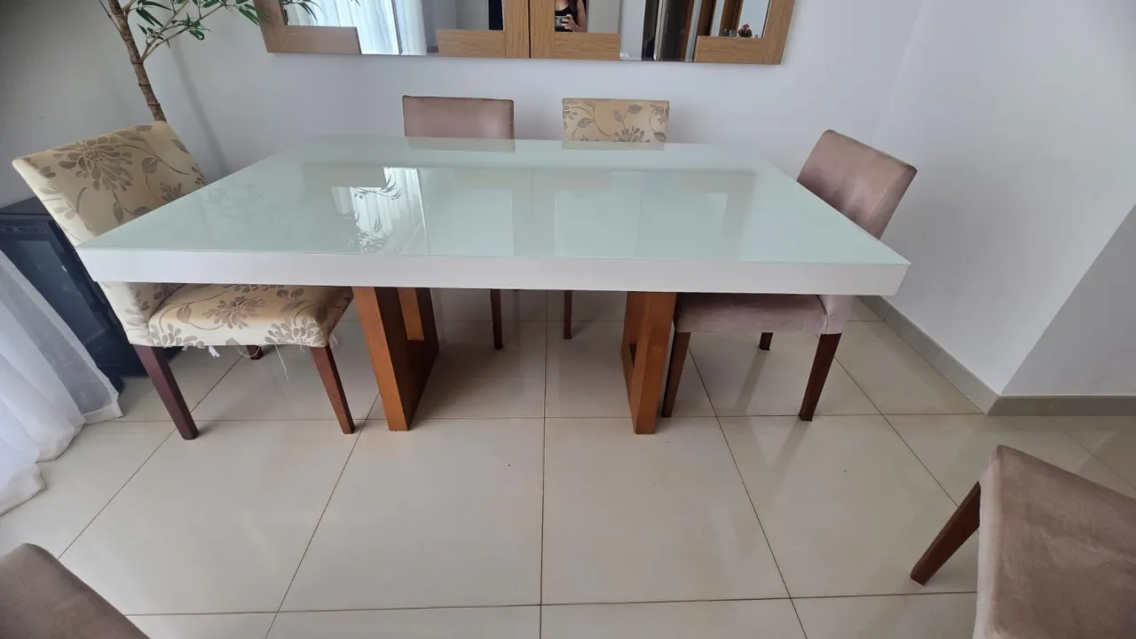 Mesa de Jantar Quadrada com Tampo de Vidro
