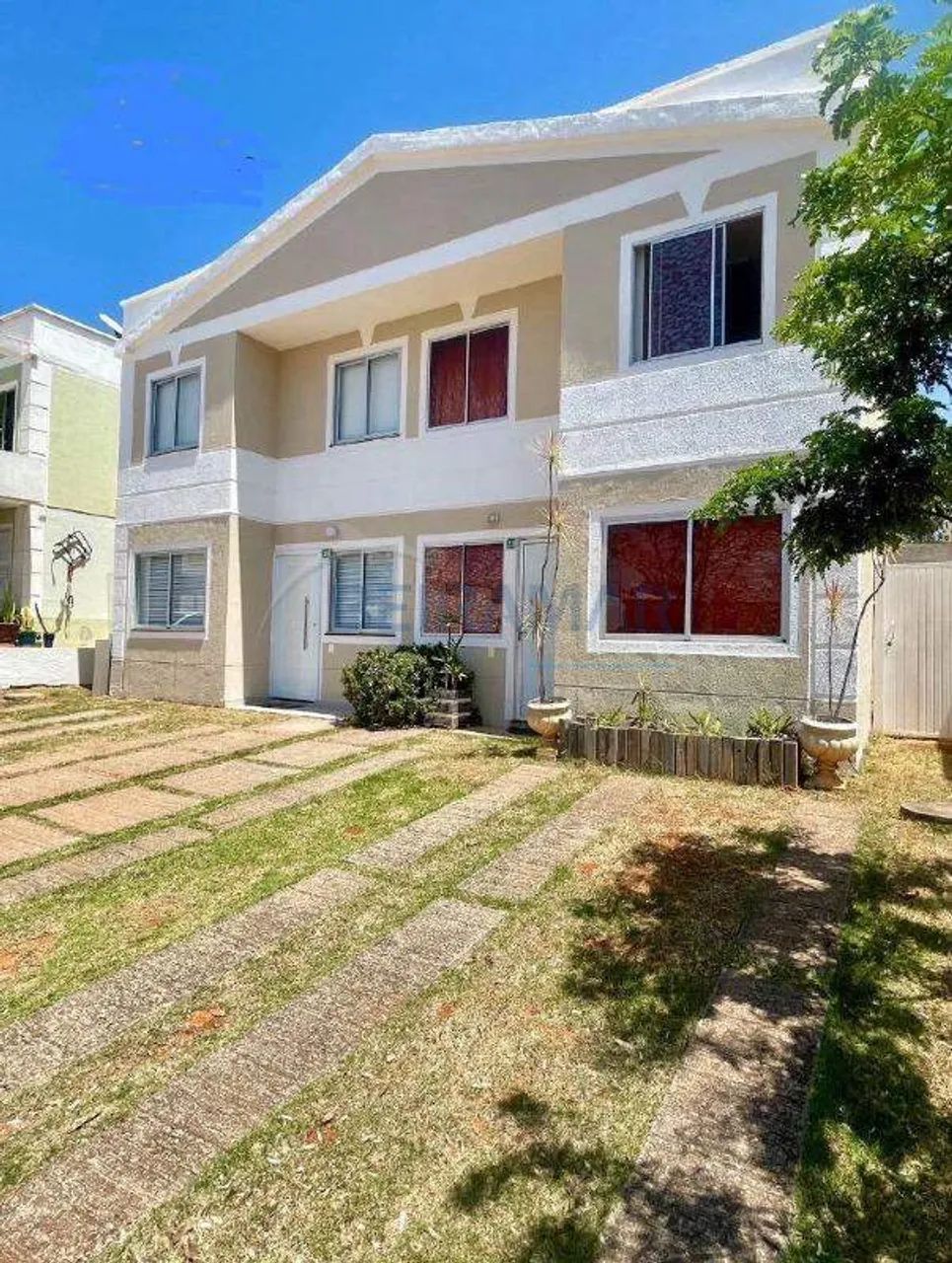 Casa 3 Quartos, 1 Suíte, Área de Lazer, 2 Vagas à Venda no Condomínio Jardins da Paineiras