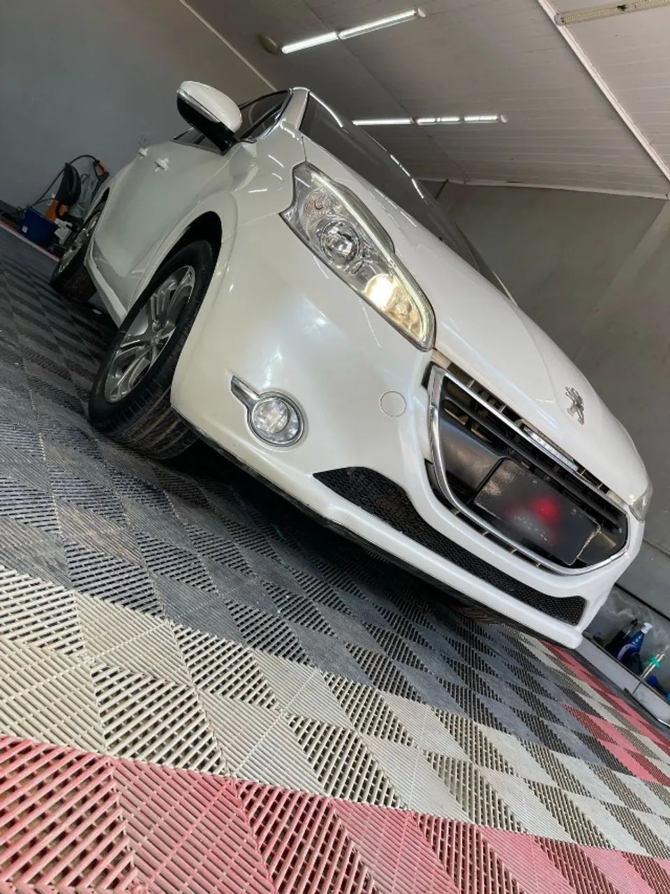PEUGEOT 208 GRIFFE 1.6 - 2014 à venda!