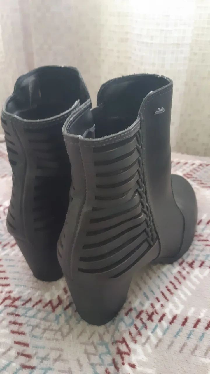 Bota Feminina de Couro - Foto 3