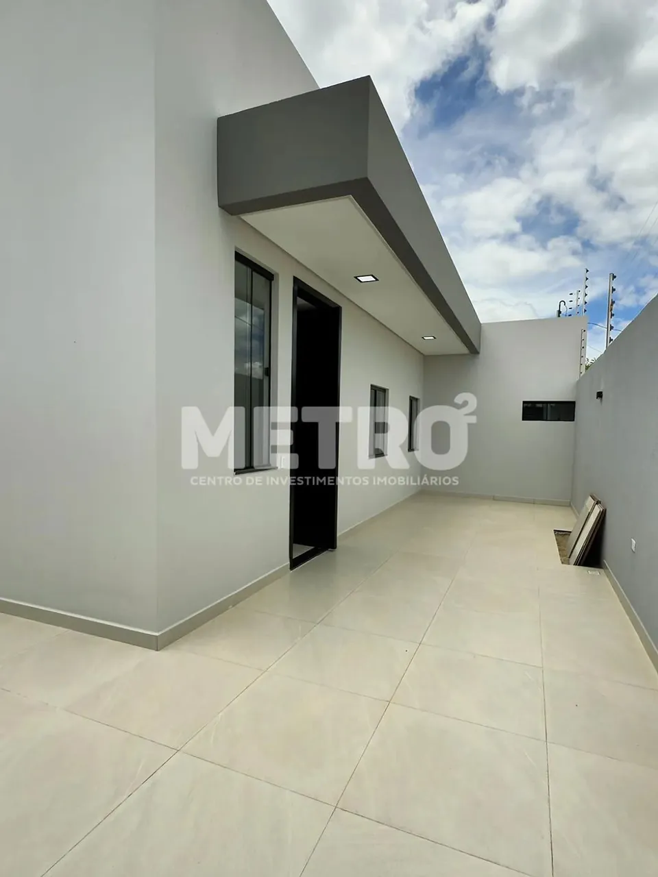 Casa à venda no Vale Dourado com 3 quartos sendo duas suítes, PETROLINA - PE