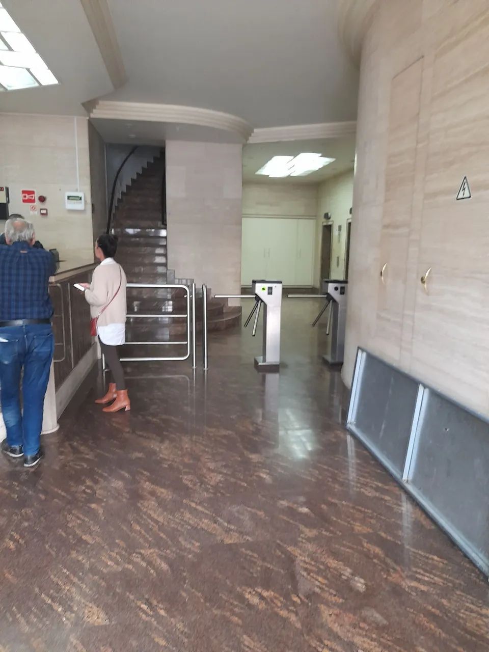 Vendo uma sala comercial avenida nove de julho no40  preço Pará vender rápido 
