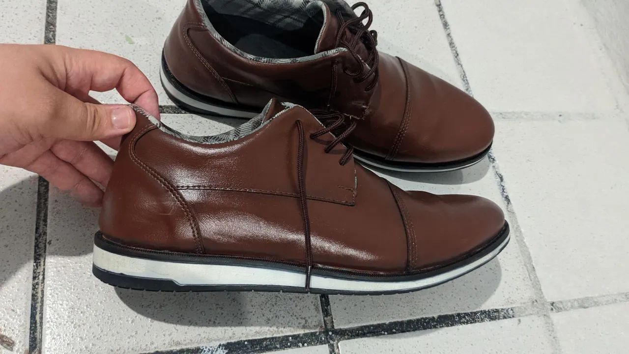 Vendendo Sapatilhas Vender Sapatos Da Dinheiro Vender Sapatos Da