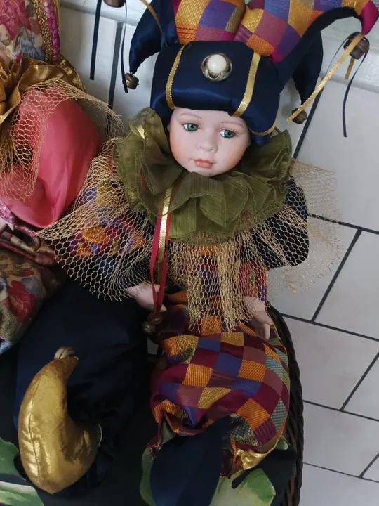 Boneca bebê palhaço Porcelana. Colecão Shong Stoppers. Olhos de vidro verdes.Tam. 60 cm - Foto 2