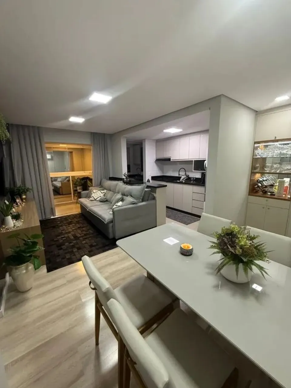 Apartamento para Locação em Joinville, Glória, 2 dormitórios, 1 suíte, 2 banheiros, 1 vaga