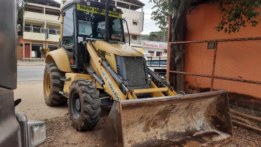 Retroescavadeira New Holland B90B ano 2011, 4x4, cabinada com ar condicionado - Foto 2