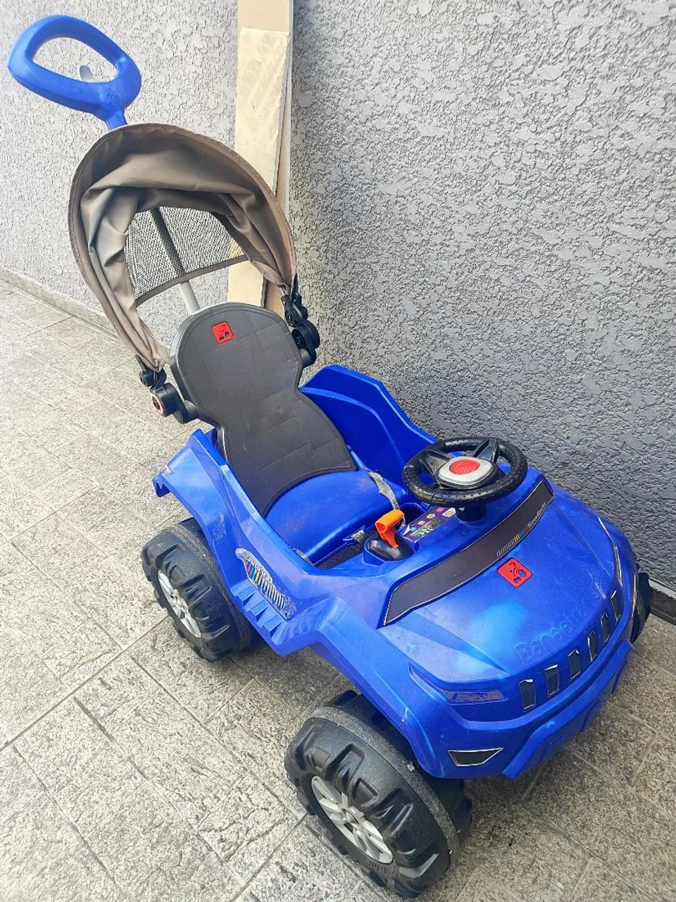 Carrinho de passeio infantil com capota