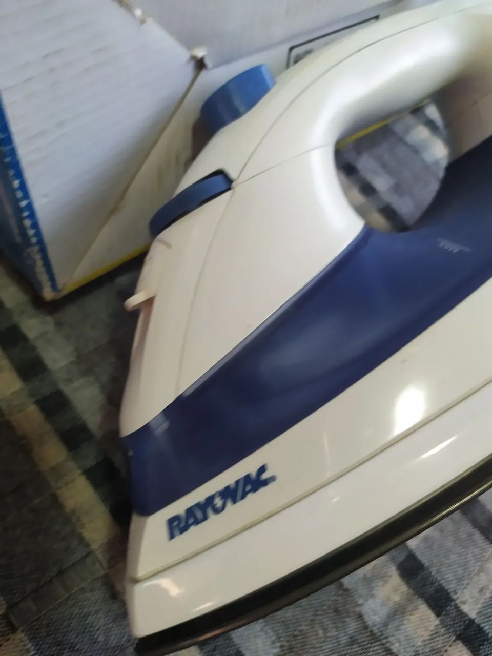 Ferro de Passar Roupa Rayovac a vapor - Foto 3