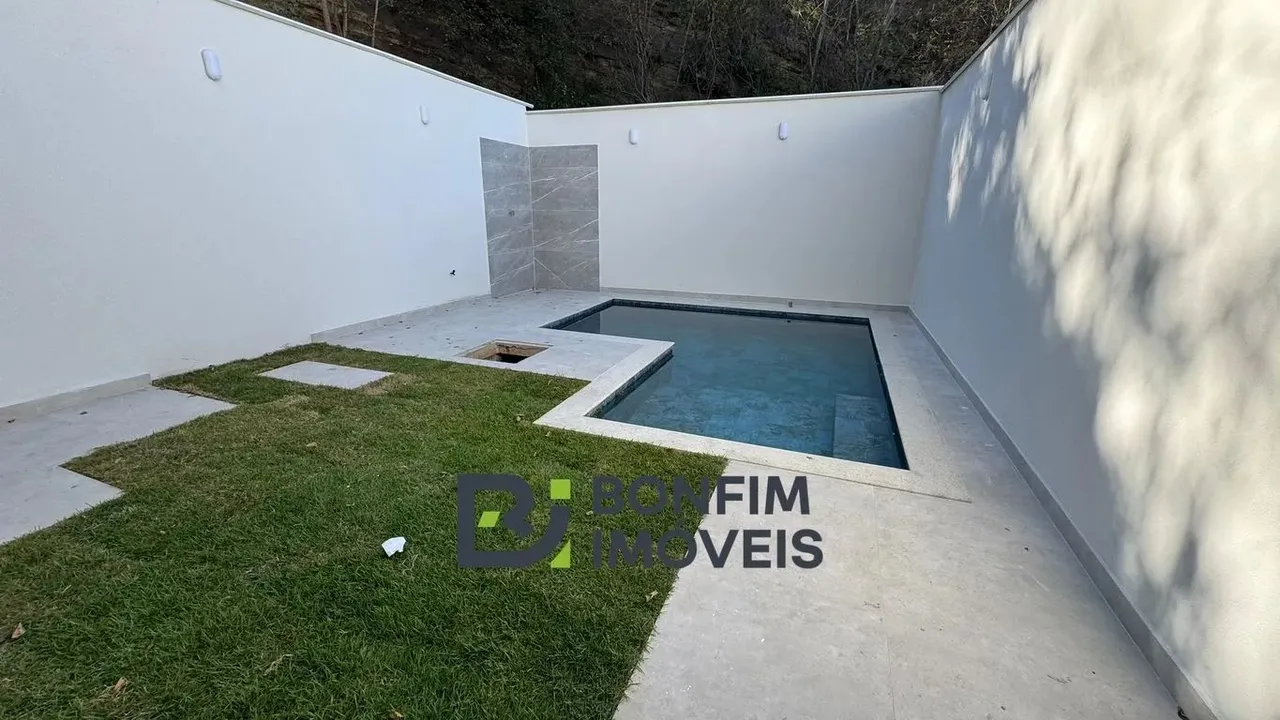 Imóvel de Alto Padrão com 03 suítes e piscina no bairro Belvedere