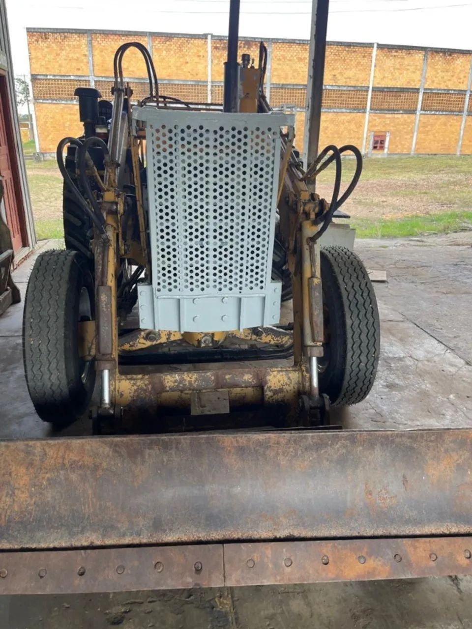 Trator CBT 1105