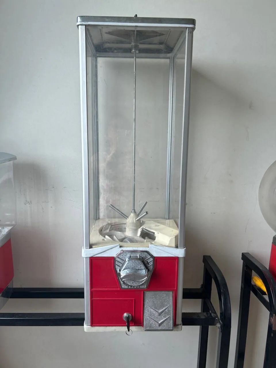 Máquina de Venda de Brinquedos - Retro e Funcional