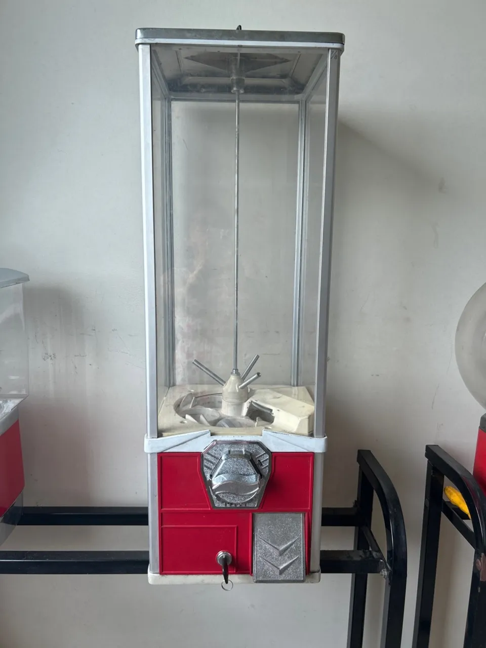 Máquina de Venda de Brinquedos - Retro e Funcional
