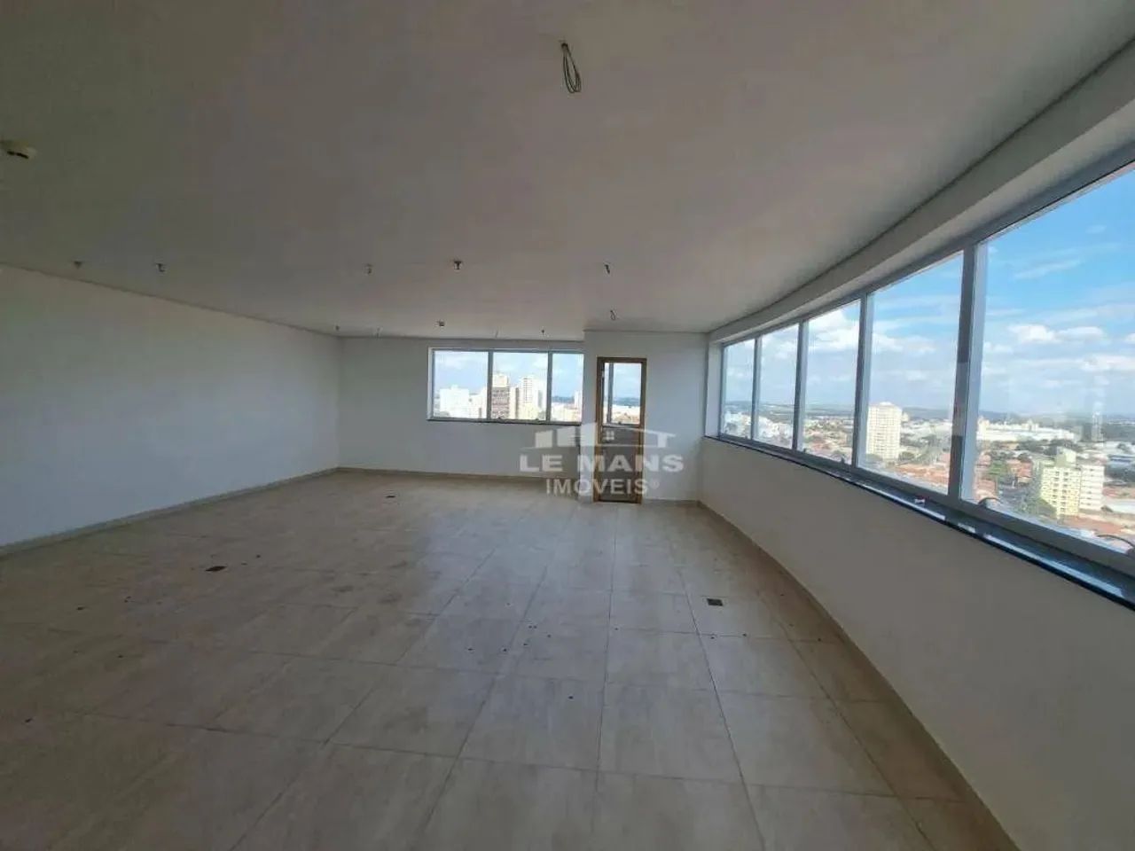 Sala comercial para alugar no Edifício Mario José Ronsini, no bairro Alto em Piracicaba -  - Foto 4