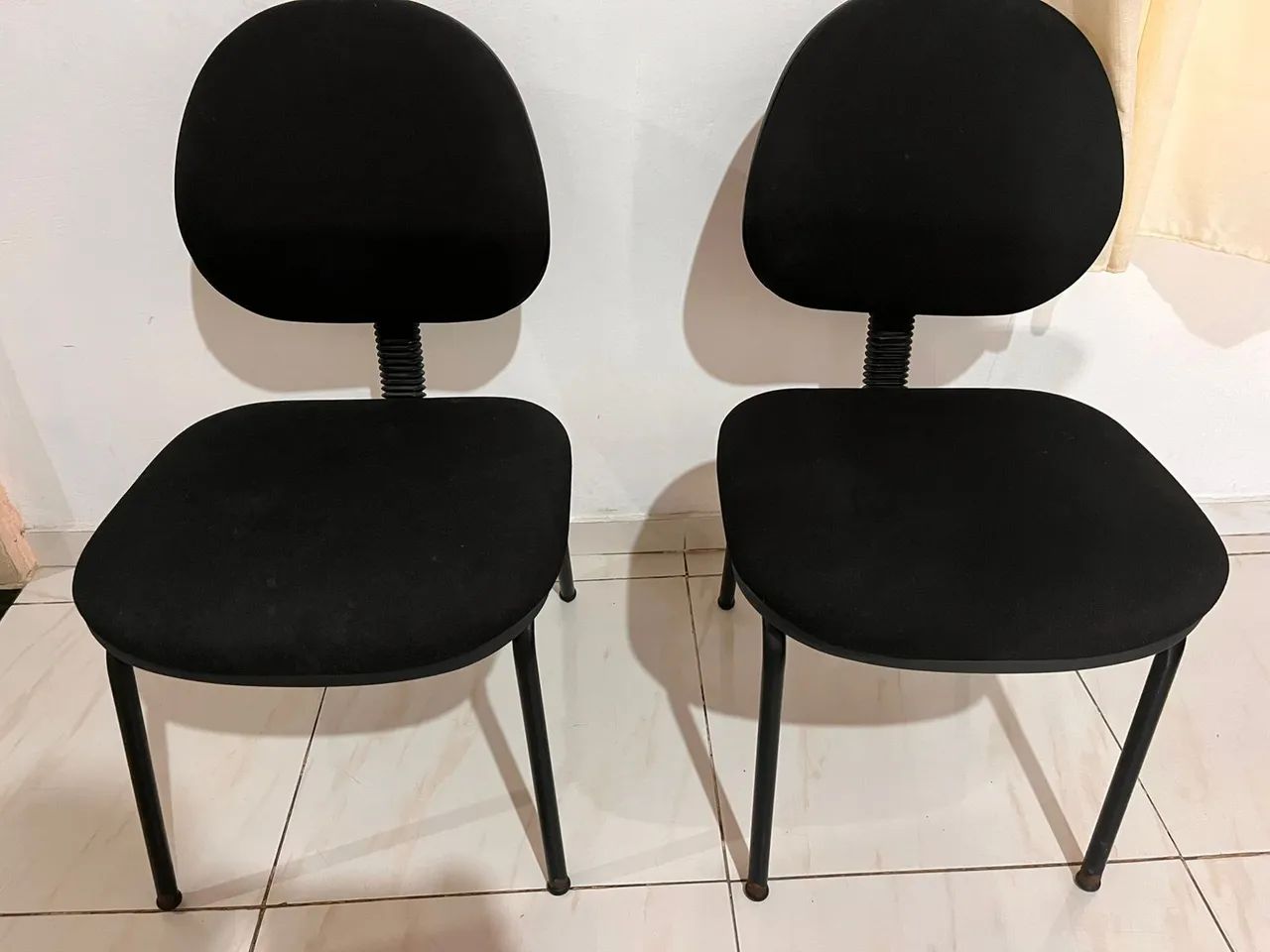 Cadeiras acolchoadas - Foto 3