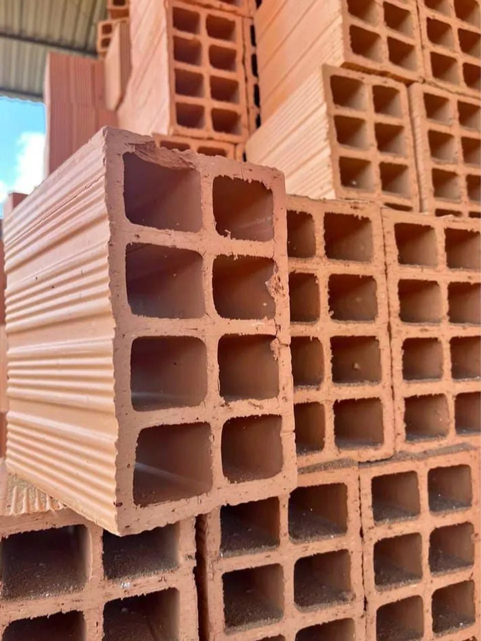 Tijolos e blocos.64316914230658121