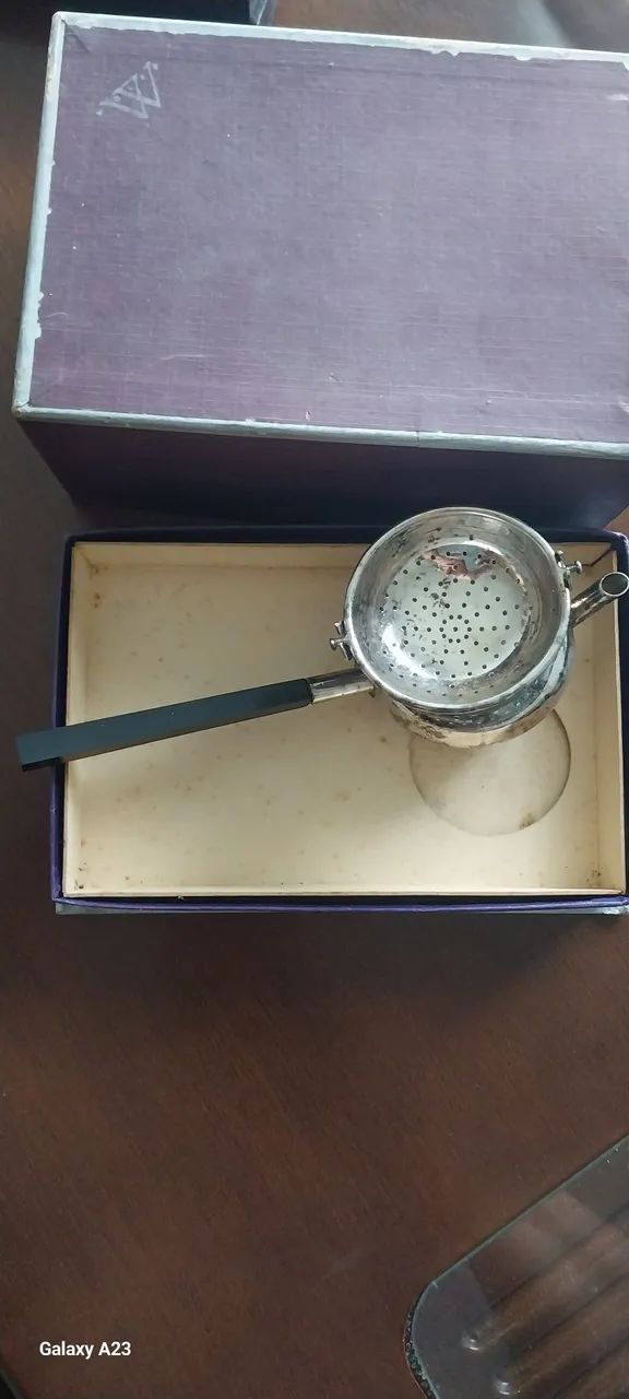 Chá Silver Plated com Cabo de Baquelite