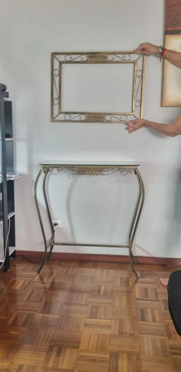 Aparador em Metal Dourado com Quadro  - Foto 3