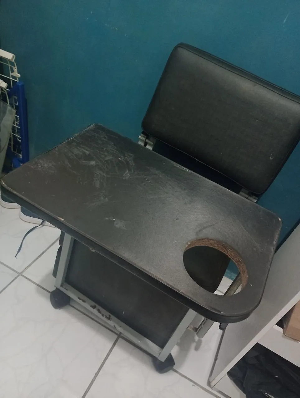 Mesa manicure ciranda com umas gavetas