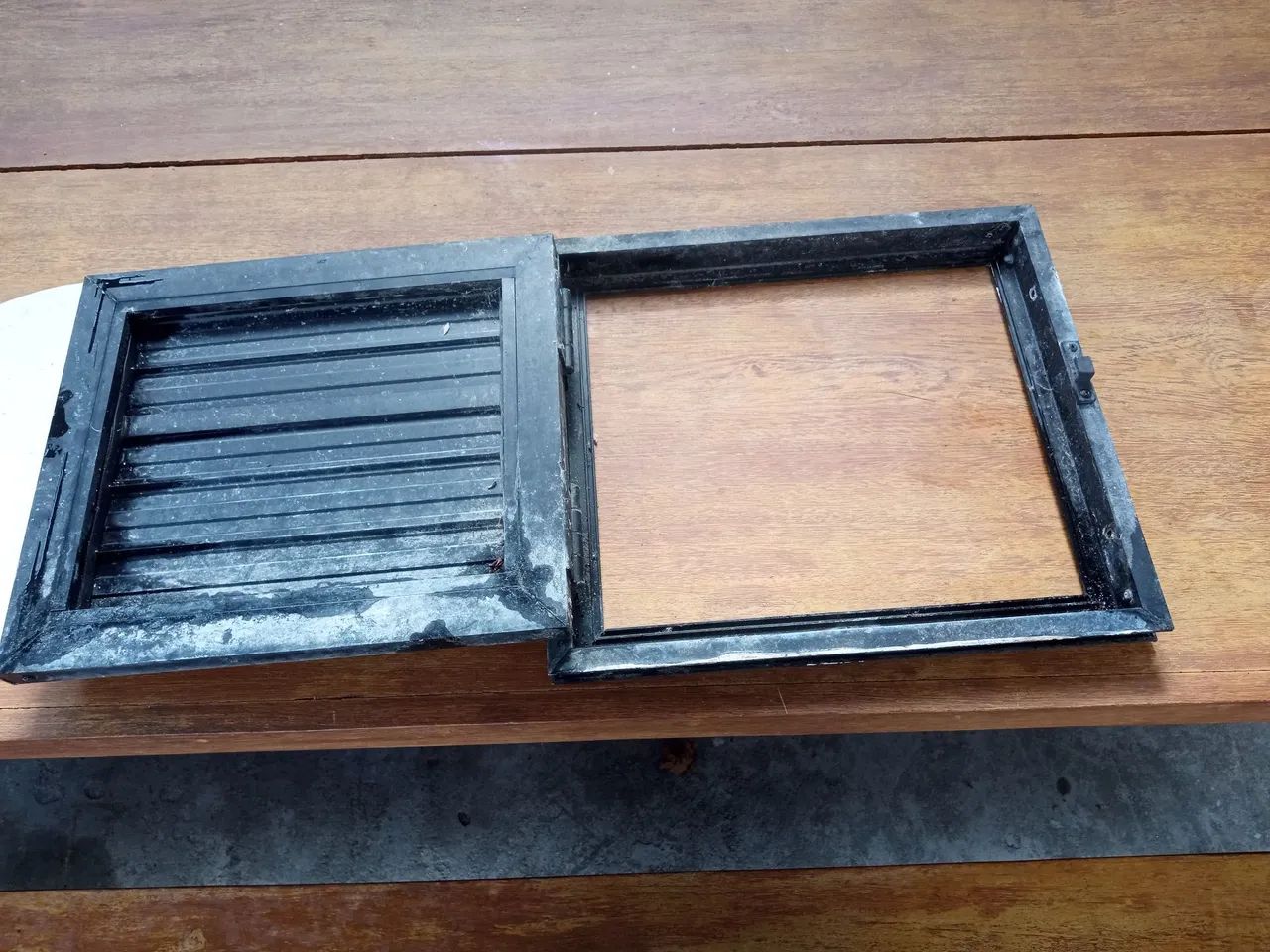 Portinhola alumínio preto 0,37 X 0,40cm - Foto 2