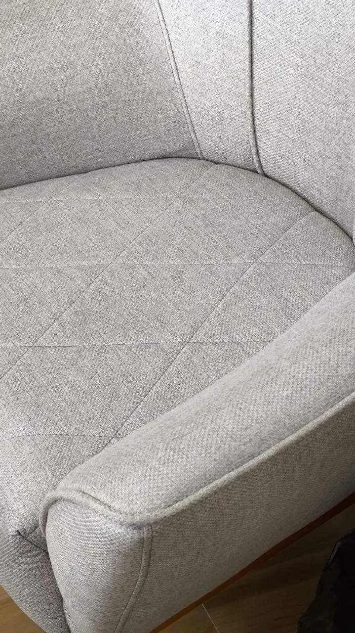 Poltrona Cinza Elegante