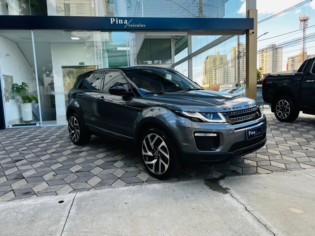 Range Rover Evoque P240 SE 2019 
