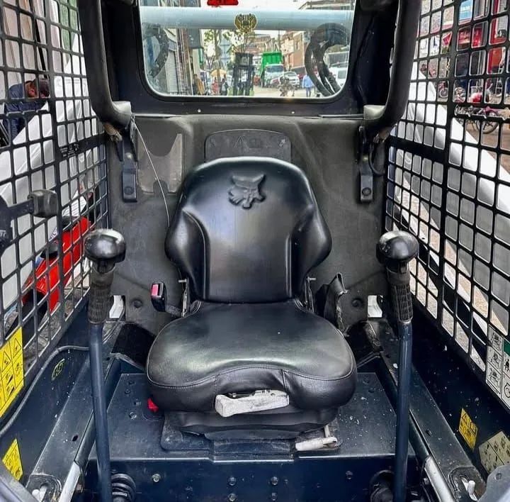 Mini carregadeira bobcat s570 ano 2015 - Foto 5