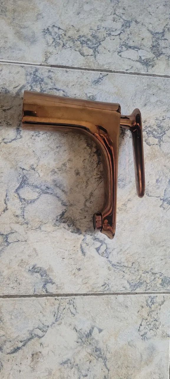 Torneira de Banheiro em bronze agua quente fria.